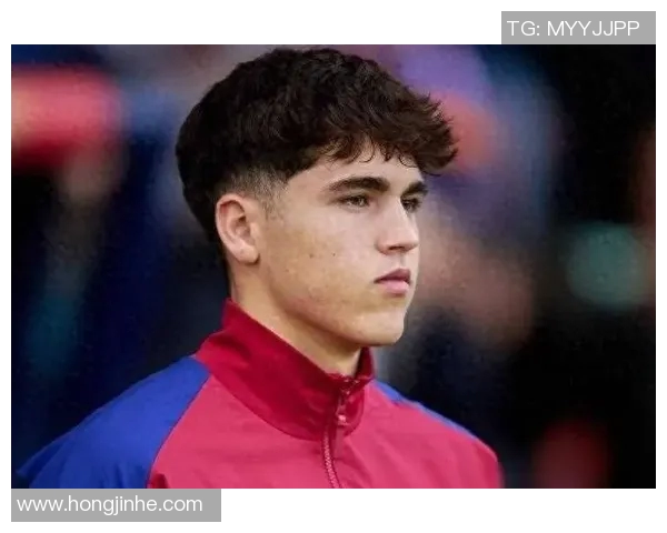 足球健将的荣耀之路：从青涩少年到绿茵场上的传奇巨星